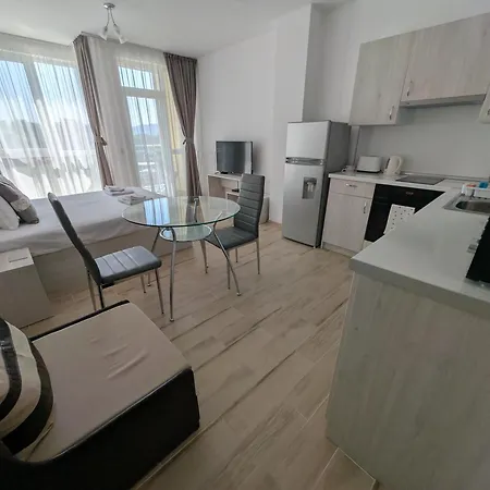 - студио престиж 2 Appartement Hisarya